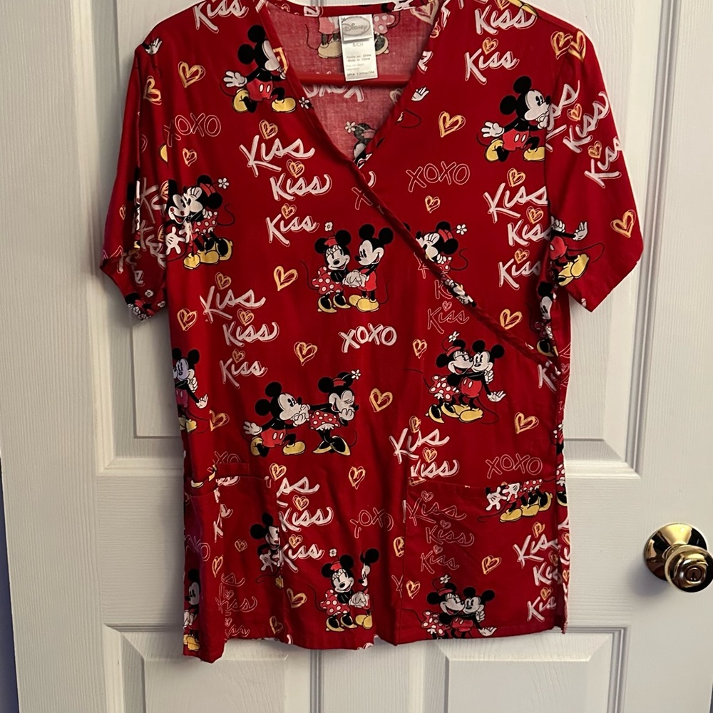 Disney valentines kiss kiss Mickey and Minnie small scrubs top. Barely worn.